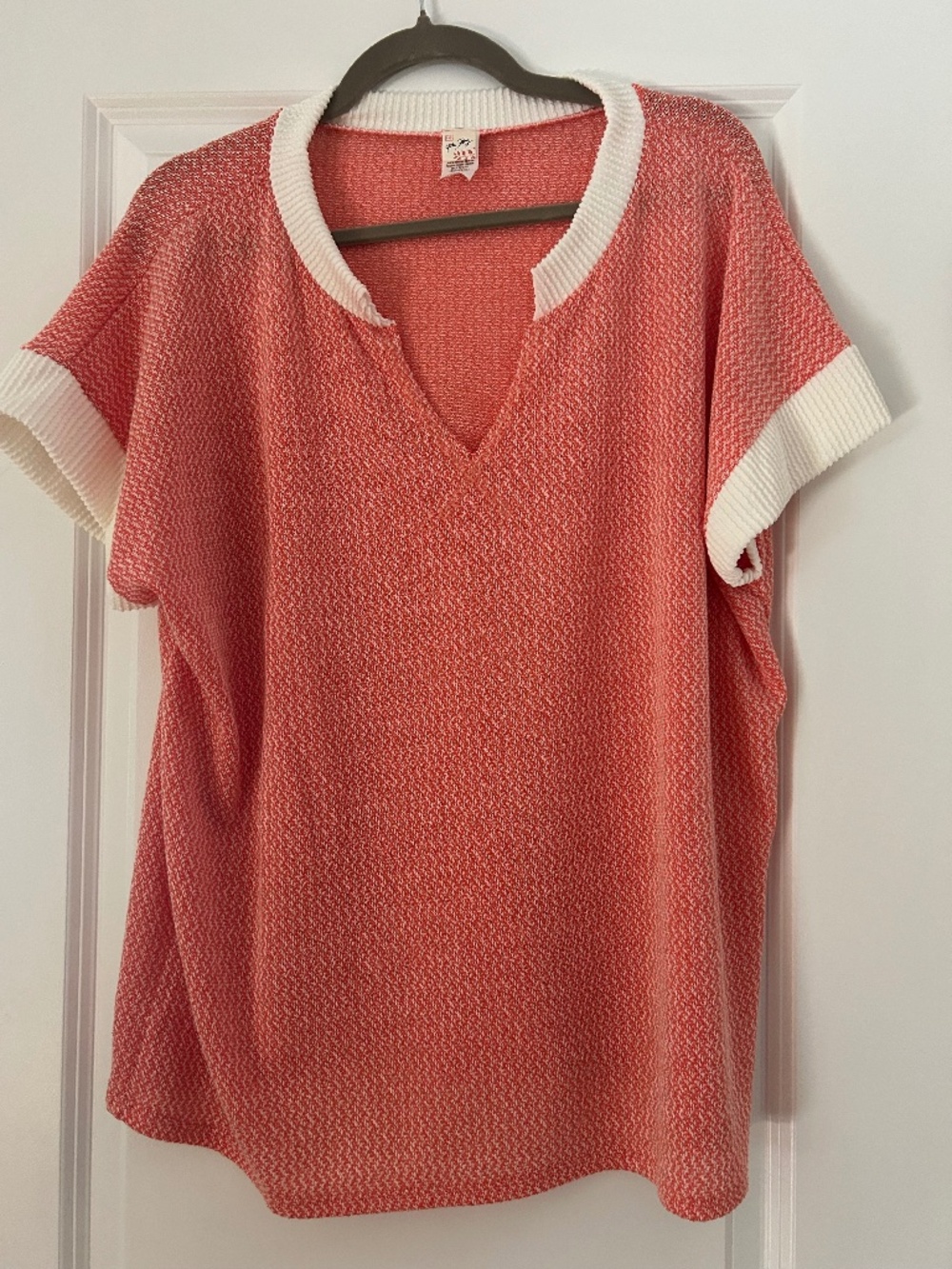 7th Ray coral/cream top size large.